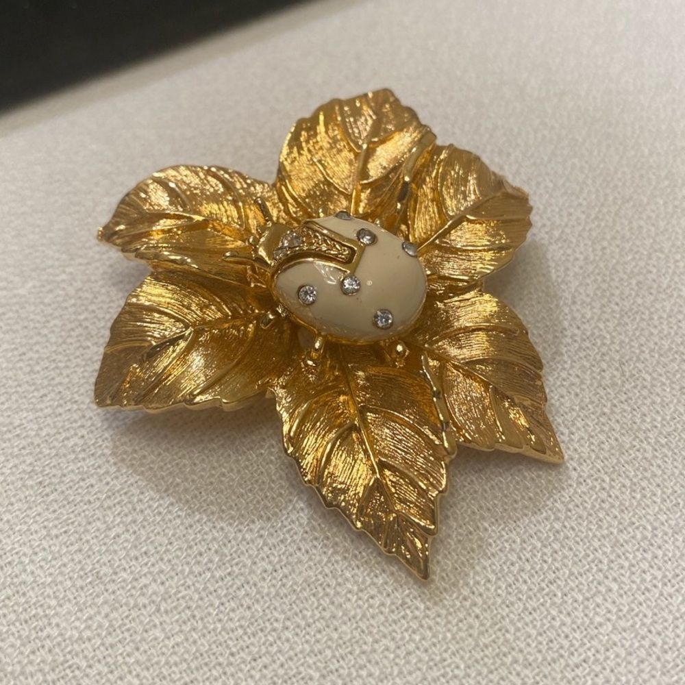Vintage St. John Gold Brooch With Enamel Ladybug - Picture 10 of 11